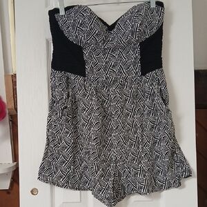 Xhilaration Sweetheart Neckline Abstract Black and White Print Strapless Romper